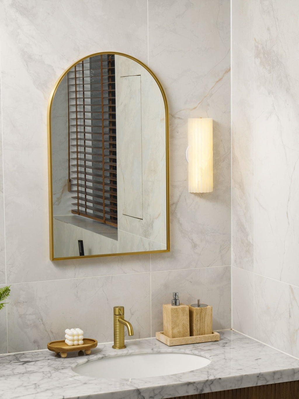 AlbaLinea LED Wall Light in Alabaster