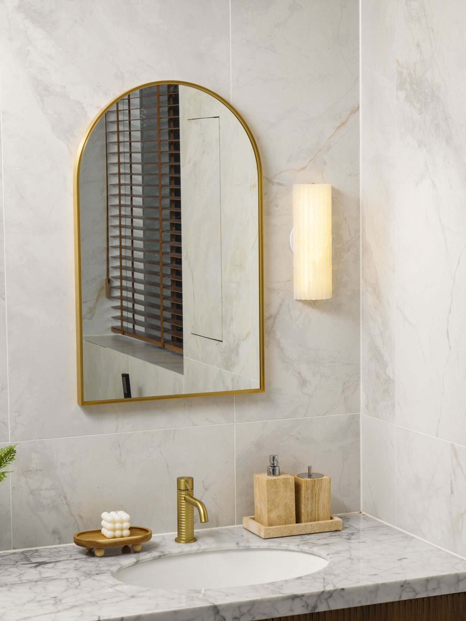 AlbaLinea LED Wall Light in Alabaster