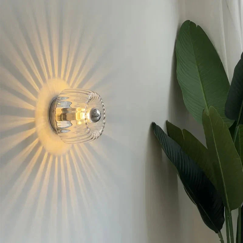 Norévia Minimalist Wall Light in Frosted Glass