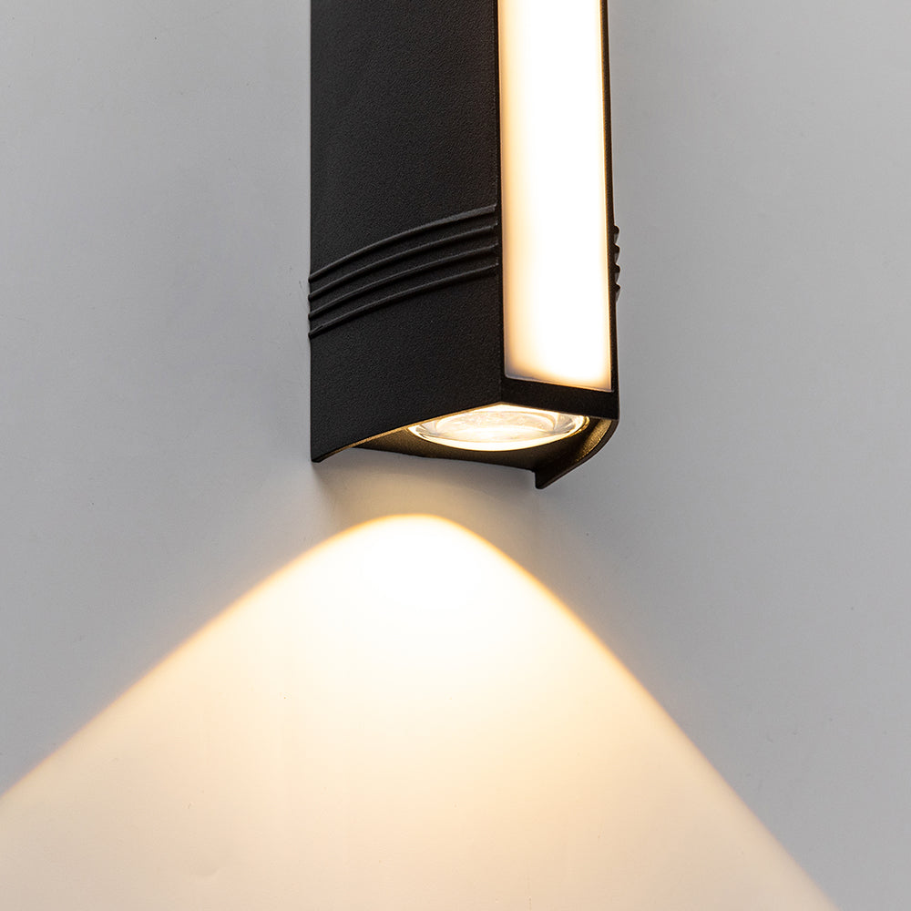 Modern Linear LED Outdoor Wall Light - Weather-Resistant for Gardens and Patios