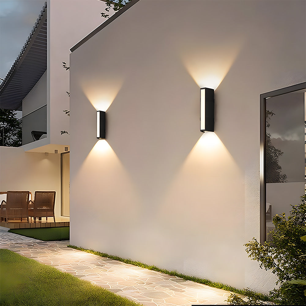 Modern Linear LED Outdoor Wall Light - Weather-Resistant for Gardens and Patios
