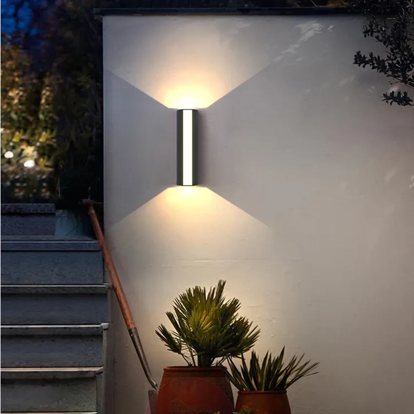Modern Linear LED Outdoor Wall Light - Weather-Resistant for Gardens and Patios