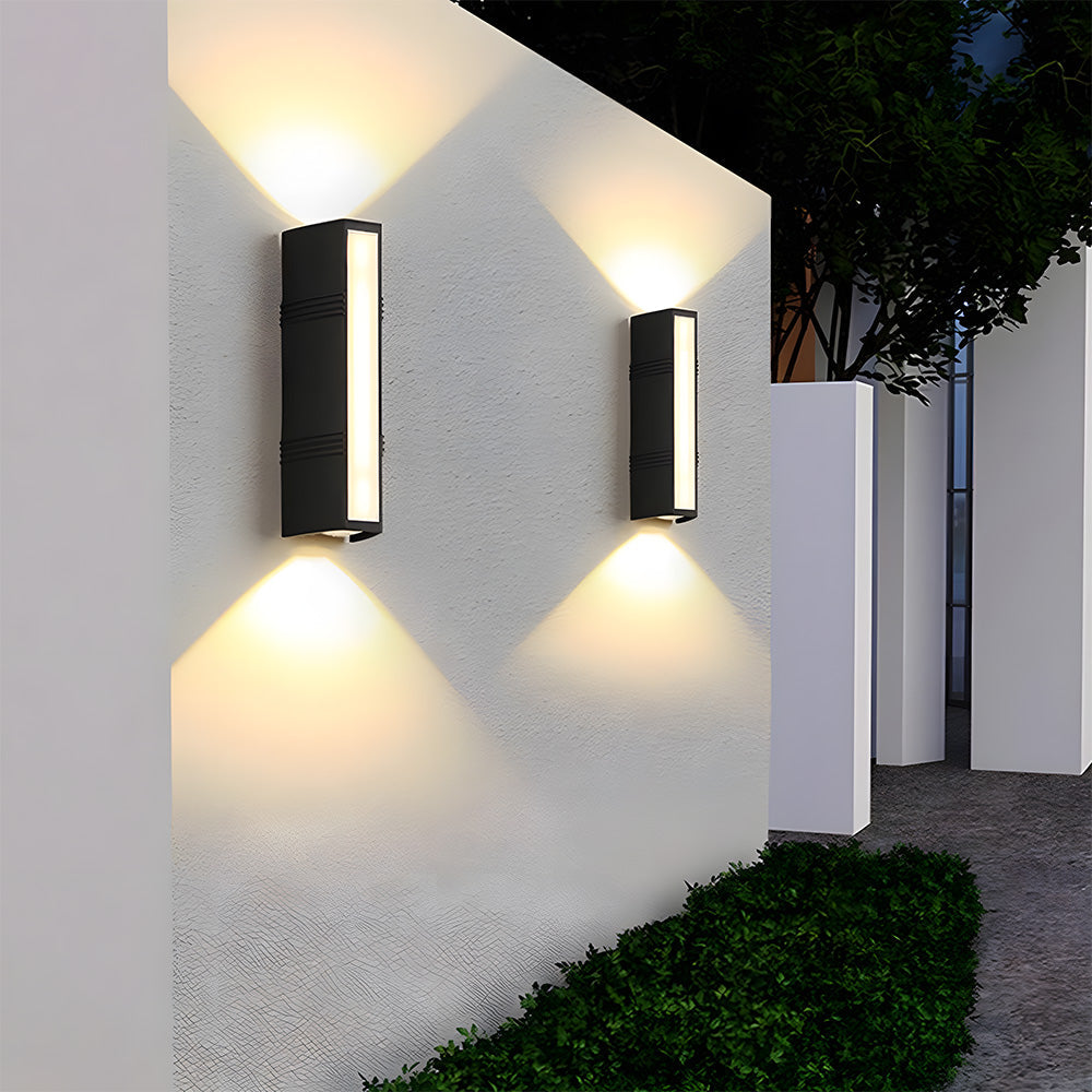 Modern Linear LED Outdoor Wall Light - Weather-Resistant for Gardens and Patios