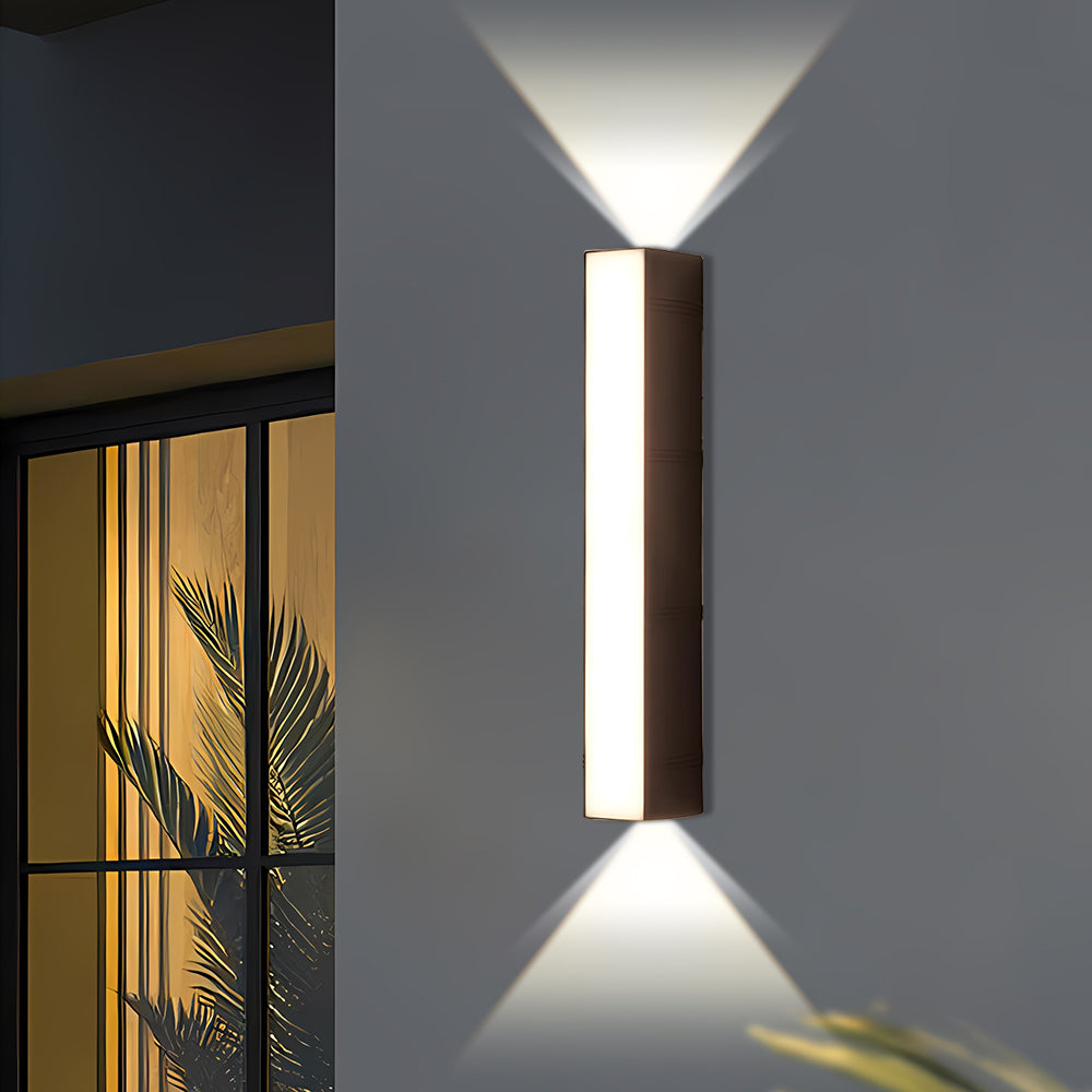 Modern Linear LED Outdoor Wall Light - Weather-Resistant for Gardens and Patios