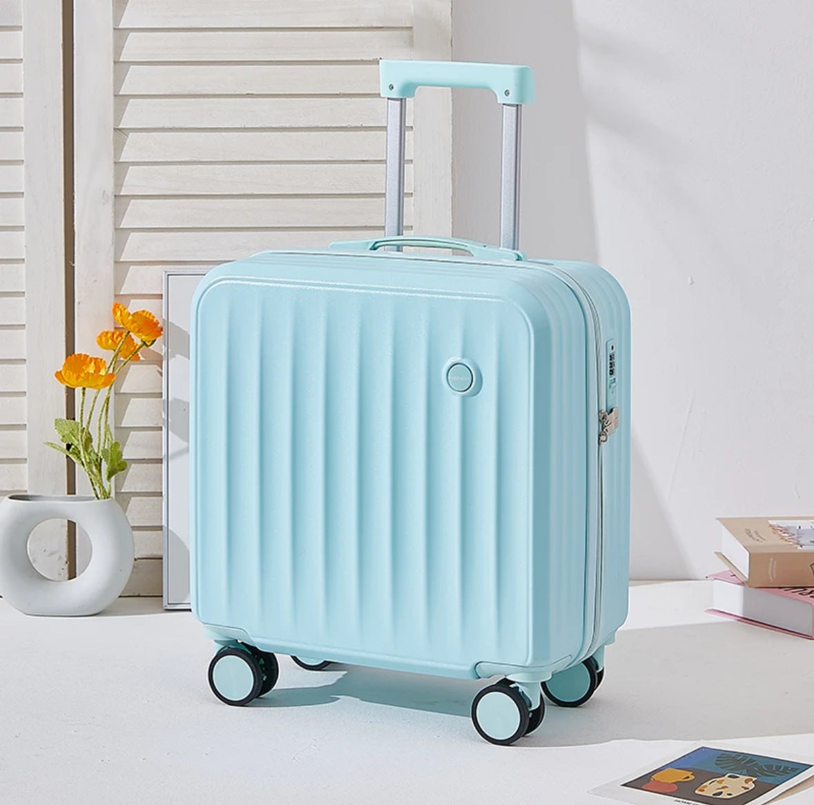 LunaCarry Compact Spinner Suitcase | Multi-Compartment Cabin Luggage