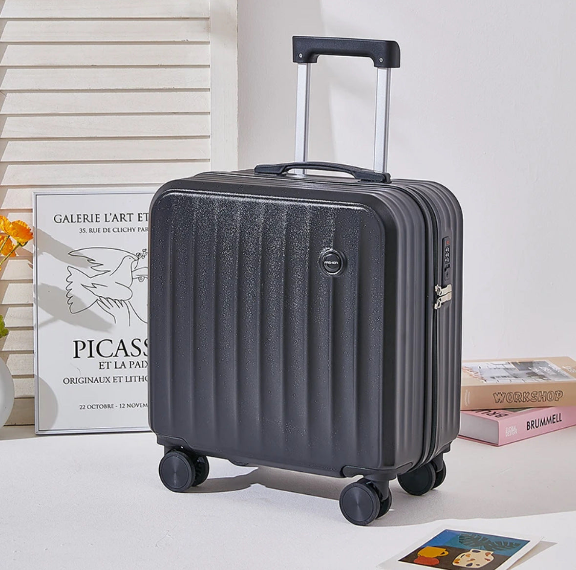 LunaCarry Compact Spinner Suitcase | Multi-Compartment Cabin Luggage