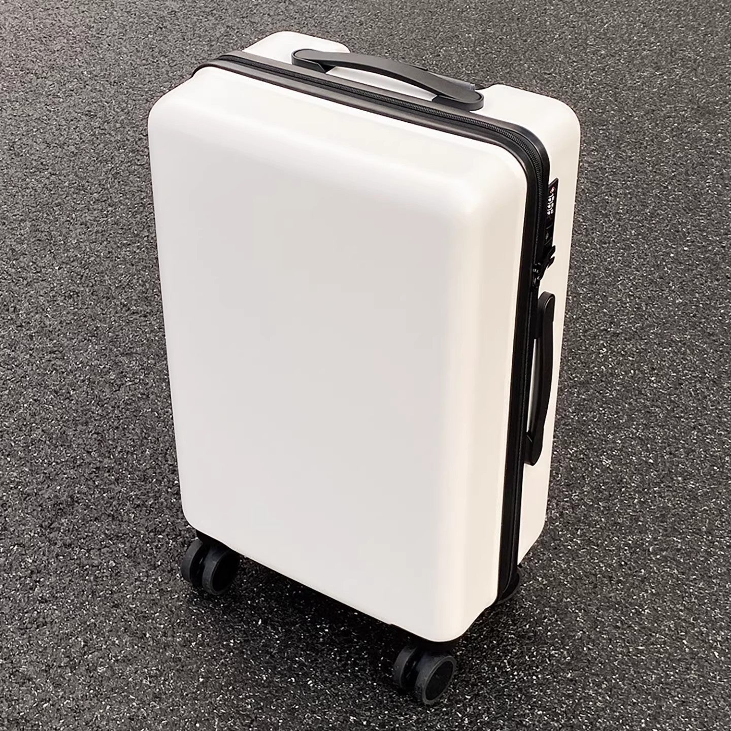AeroStride Spinner Suitcase | Ultra Lightweight Hard Shell Luggage