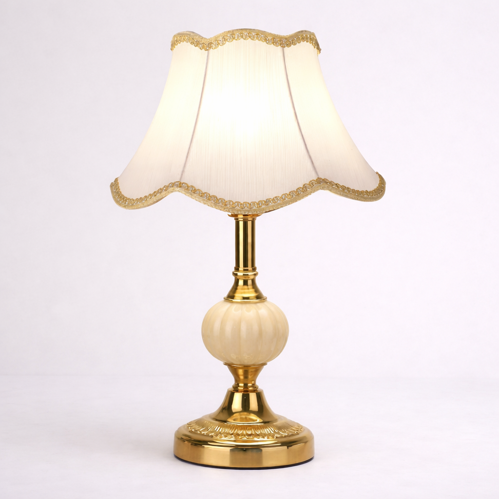 LumièreDorée RetroGlow lampe de table moderne élégante