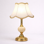 LumièreDorée RetroGlow lampe de table moderne élégante